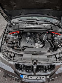 BMW E90 335i M-paket, R19, manuál, úpravy – 280 kW - 4