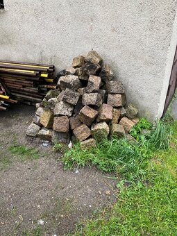 Žulové sloupky, kameny a kostky - 4