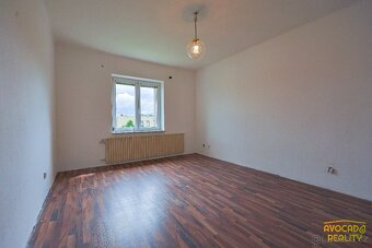 Prodej prostorného bytu 3+1 (93 m²) s vlastní zahrádkou - 4