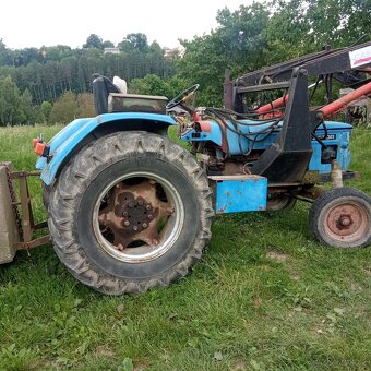 Traktor s čelním nakladačem - 4