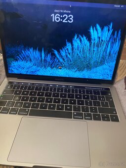 MacBook Pro 13,3" Touch Bar 256GB vesmírně šedý (2018) - 4