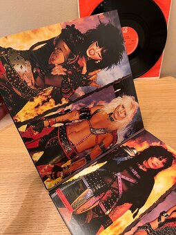 Mötley Crüe – Shout At The Devil - 4