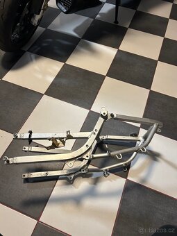 Suzuki gsxr Podsedlový rám - 4