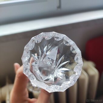 menší broušena váza na jeden květ - 4