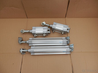 Pneumatický válec dvoučinný. - 4