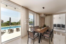 Prodej luxusní moderní vily s bazénem a výhledem na Jaderské - 4