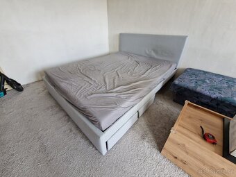 Postel + matrace (oboje 160x200 cm) + 2x úložné zásuvky - 4