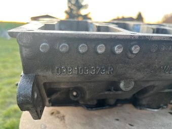 Hlava motoru 1.9 TDI 77kw 038 103 373 R - 4