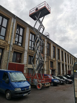 Nůžková montážní plošina Skyjack 12,5M - - 4