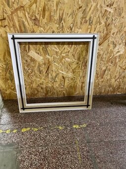 Prodám střední světlík v PVC rámu - 4