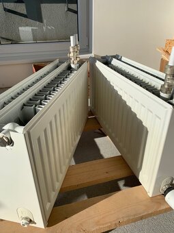 Prodám 2 třídeskové radiátory zn. Radik Korado 33-300/600 - 4