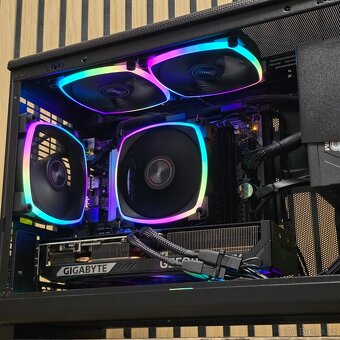 035) Herní PC - Core Ultra 5 225F/ 32GB RAM/ RTX 5070/ 1TB - 4