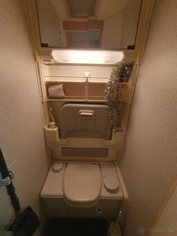 Beyerland Vitesse 430_B, předstan, WC - 4