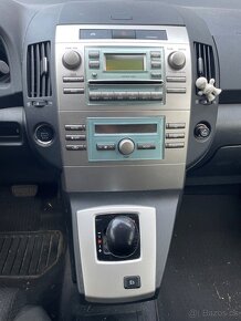 Toyota Corolla Verso 1.8-95 kw-automat-náhradní díly - 4