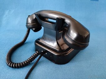 BAKELITOVY RETRO TELEFON značky TESLA. - 4