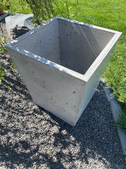 Zahradní betonový květináč - 4
