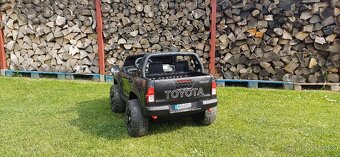 Dětské elektrické autíčko TOYOTA HILUX 2 místné - 4