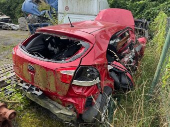 Kia Rio po havárii - 4