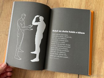 Kniha Všichni žijem v blázinci - 4