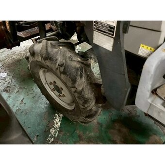 Malotraktor s čelním nakladačem - 4