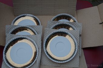 Souprava  hrnečků s podšálky z 80.léta - 4
