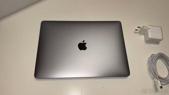 Macbook Air 2020 13,3palců - 4