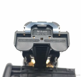 Predám príslušenstvo k Nikon MB-D10 - 4