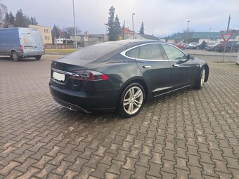 Tesla Model S 85 Free Supercharger - 4