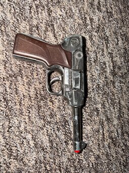 Staré kovové kapslové pistole - 4