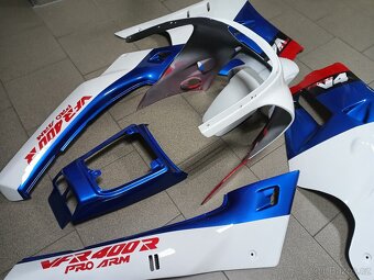 Prodám komplet kapotáž na motocykl Honda VFR 400 nc24 - 4