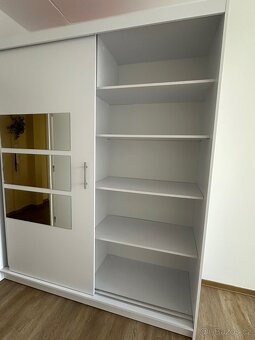 Skříň šatní velká 210x180cm - demontáž a odnos kupující - 4