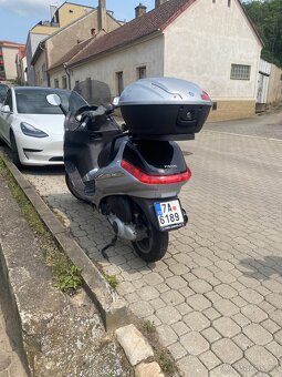 Skutr Piaggio X8 - 4