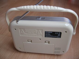 Přenosné FM retro rádio zn. Hyundai - 4