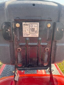 Zahradní sekací traktor - 4