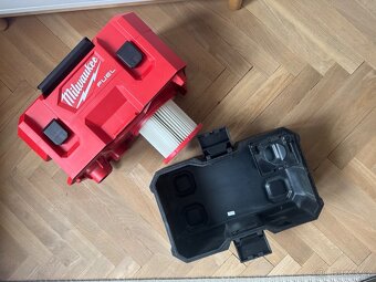 Vysavač Milwaukee M12 FVCL - zánovní - 4