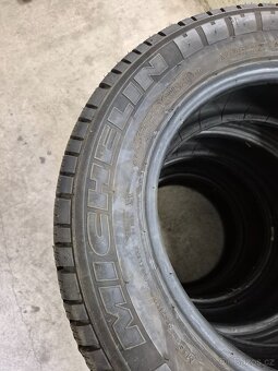 215/65 R16 C 106/104 T Michelin - 4