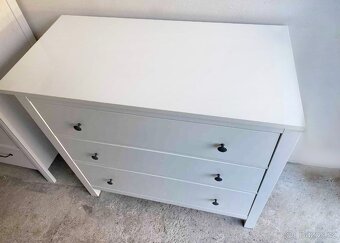 Prodám 2x komodu Hemnes Ikea, v lesku - 4