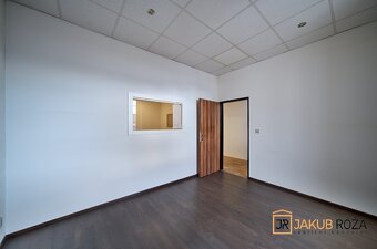 Pronájem kanceláře 159 m² - 4