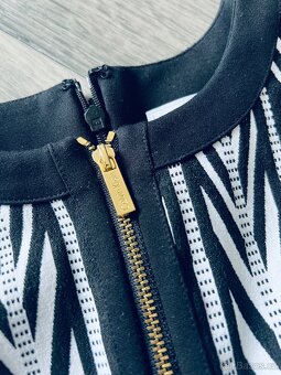 Pouzdrové šaty Calvin Klein - 4