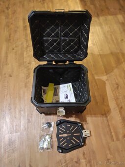 Moto hliníkový kufr 36L - 4