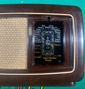 Vintage bakelitové rádio - 4