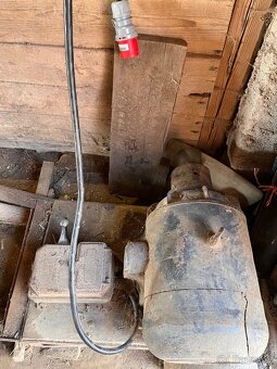 Šroťák obilí s motorem 7,5 kw - 4