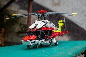 LEGO Technic 42145 Záchranářský vrtulník Airbus H175 - 4