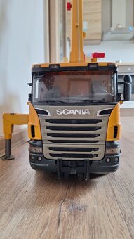 Nákladní auto Scania s jeřábem Liebherr - 4