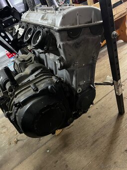 Motor Kawasaki ZXR750J1 a karburátory - 4