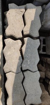 Betonová dlažba - zbytky. Levně. - 4