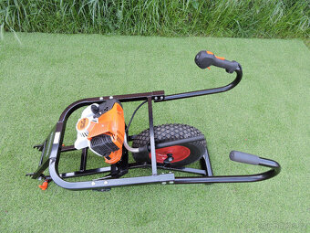 Půdní jamkovač STIHL BT 131 s vrtákem včetně vozíku - 4