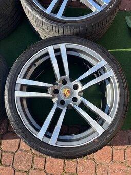 ALU kola R22 5x130 Porsche design - 4