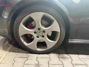 Prodám alu kola 5x112 r18 originál vw nové letní pneu - 4