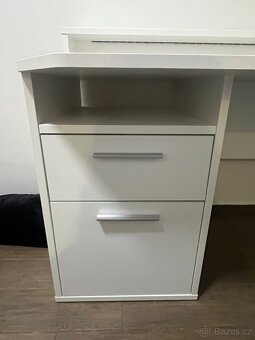 Prodám bílý herní stůl s podsvícením - 4